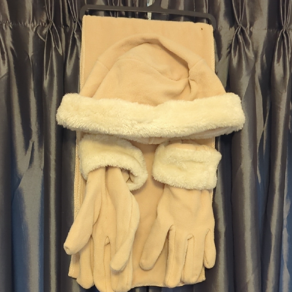 Elegant Cream Winter Accessory Set
